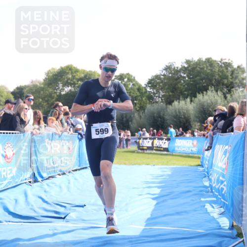 25.08.2024 - Elbe Triathlon Hamburg H.Heesch http://msf.ph/oto/6873500 25.08.2024 11:11:01 Ziel 599 meine-sportfotos.de