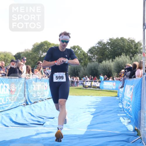 25.08.2024 - Elbe Triathlon Hamburg H.Heesch http://msf.ph/oto/6873504 25.08.2024 11:11:01 Ziel 599 meine-sportfotos.de