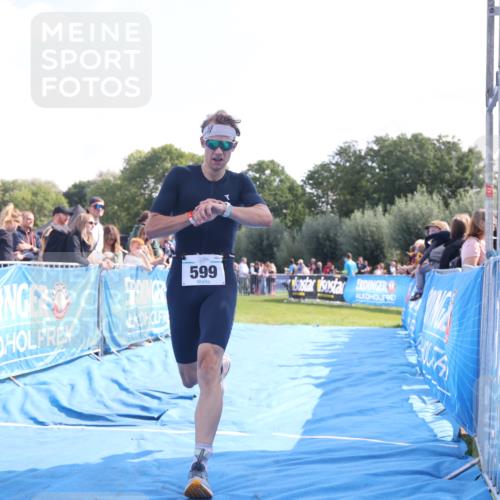 25.08.2024 - Elbe Triathlon Hamburg H.Heesch http://msf.ph/oto/6873508 25.08.2024 11:11:01 Ziel 599 meine-sportfotos.de