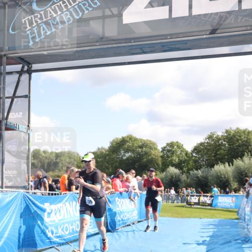 25.08.2024 - Elbe Triathlon Hamburg H.Heesch http://msf.ph/oto/6873511 25.08.2024 11:38:08 Ziel 135, 276 meine-sportfotos.de