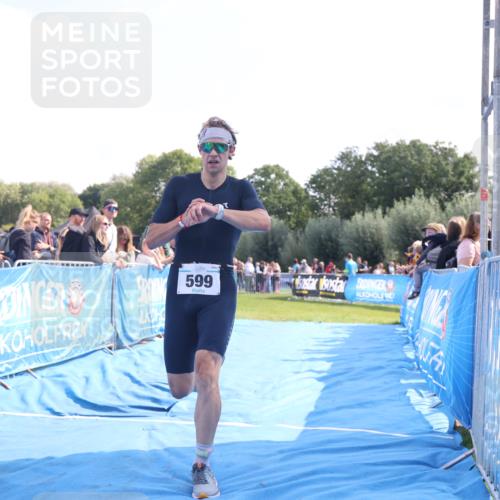 25.08.2024 - Elbe Triathlon Hamburg H.Heesch http://msf.ph/oto/6873513 25.08.2024 11:11:01 Ziel 599 meine-sportfotos.de