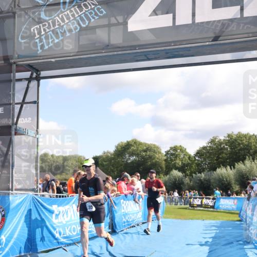 25.08.2024 - Elbe Triathlon Hamburg H.Heesch http://msf.ph/oto/6873519 25.08.2024 11:38:08 Ziel 135, 276 meine-sportfotos.de