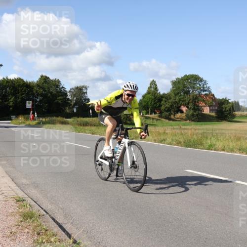 25.08.2024 - Elbe Triathlon Hamburg Fuchs,  Jonas http://msf.ph/oto/6873520 25.08.2024 11:22:02 Radfahren 1603 meine-sportfotos.de