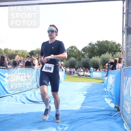 25.08.2024 - Elbe Triathlon Hamburg H.Heesch http://msf.ph/oto/6873522 25.08.2024 11:11:01 Ziel 599 meine-sportfotos.de