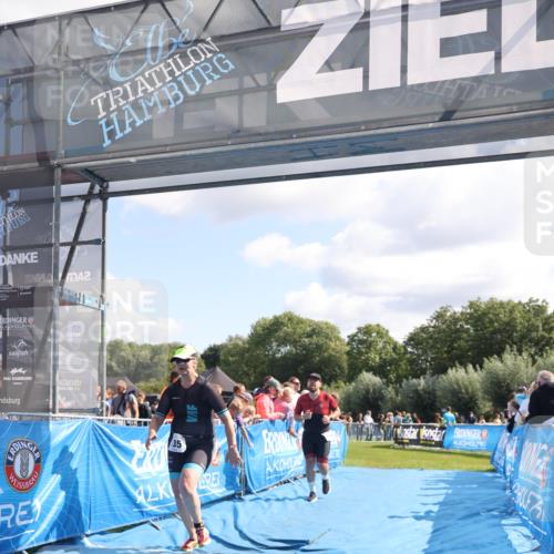 25.08.2024 - Elbe Triathlon Hamburg H.Heesch http://msf.ph/oto/6873534 25.08.2024 11:38:08 Ziel 135, 276 meine-sportfotos.de
