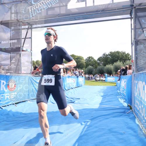 25.08.2024 - Elbe Triathlon Hamburg H.Heesch http://msf.ph/oto/6873540 25.08.2024 11:11:02 Ziel 599, 659 meine-sportfotos.de