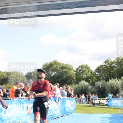25.08.2024 - Elbe Triathlon Hamburg H.Heesch http://msf.ph/oto/6873544 25.08.2024 11:38:09 Ziel 135, 276 meine-sportfotos.de