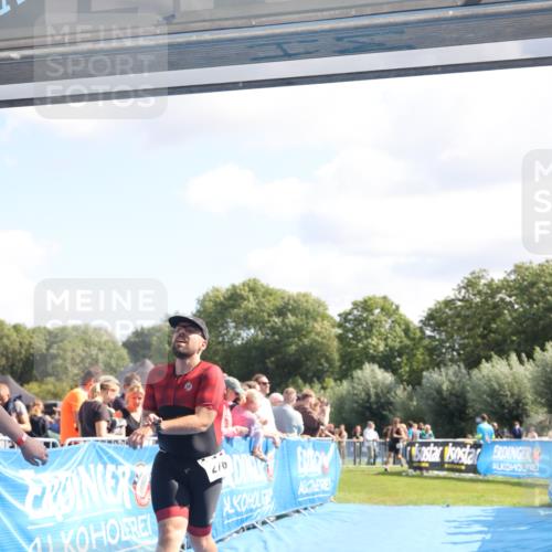 25.08.2024 - Elbe Triathlon Hamburg H.Heesch http://msf.ph/oto/6873548 25.08.2024 11:38:10 Ziel 135, 276, 756 meine-sportfotos.de
