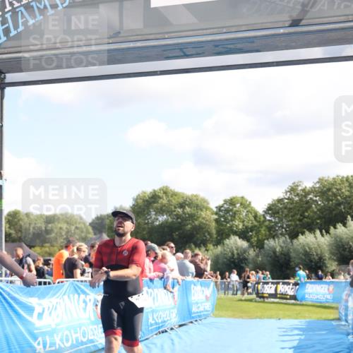 25.08.2024 - Elbe Triathlon Hamburg H.Heesch http://msf.ph/oto/6873551 25.08.2024 11:38:10 Ziel 135, 276, 756 meine-sportfotos.de