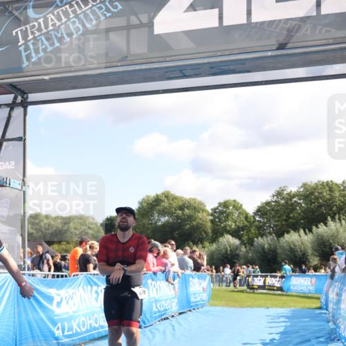 25.08.2024 - Elbe Triathlon Hamburg H.Heesch http://msf.ph/oto/6873559 25.08.2024 11:38:10 Ziel 135, 276, 756 meine-sportfotos.de