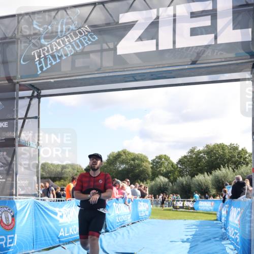 25.08.2024 - Elbe Triathlon Hamburg H.Heesch http://msf.ph/oto/6873578 25.08.2024 11:38:10 Ziel 135, 276, 756 meine-sportfotos.de