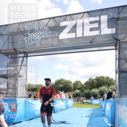 25.08.2024 - Elbe Triathlon Hamburg H.Heesch http://msf.ph/oto/6873585 25.08.2024 11:38:10 Ziel 135, 276, 756 meine-sportfotos.de