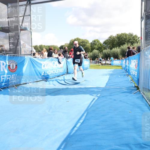 25.08.2024 - Elbe Triathlon Hamburg H.Heesch http://msf.ph/oto/6873587 25.08.2024 12:00:11 Ziel 789, 1573 meine-sportfotos.de
