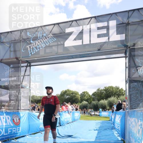 25.08.2024 - Elbe Triathlon Hamburg H.Heesch http://msf.ph/oto/6873597 25.08.2024 11:38:10 Ziel 135, 276, 756 meine-sportfotos.de