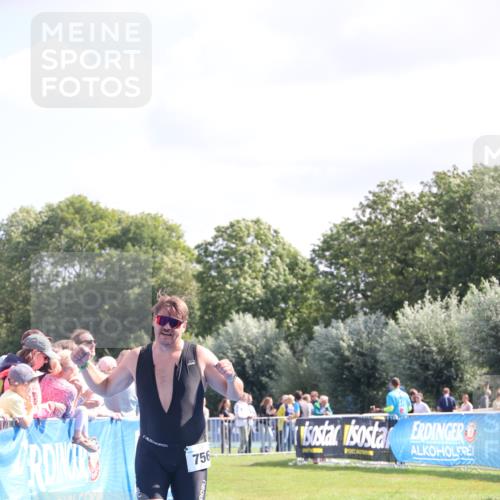 25.08.2024 - Elbe Triathlon Hamburg H.Heesch http://msf.ph/oto/6873605 25.08.2024 11:38:17 Ziel 276, 756 meine-sportfotos.de