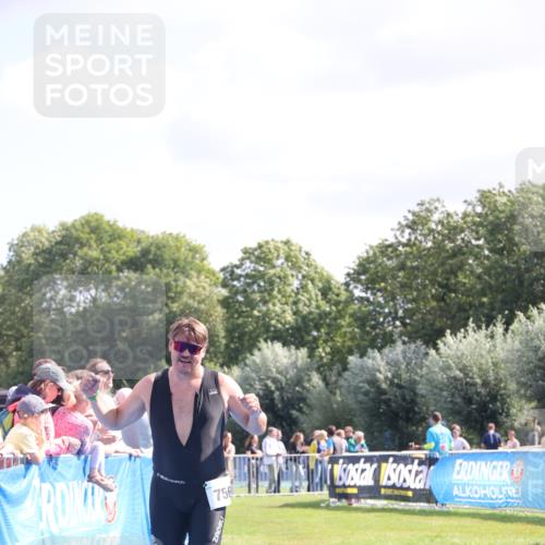 25.08.2024 - Elbe Triathlon Hamburg H.Heesch http://msf.ph/oto/6873609 25.08.2024 11:38:17 Ziel 276, 756 meine-sportfotos.de