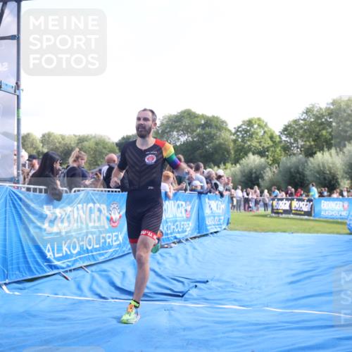25.08.2024 - Elbe Triathlon Hamburg H.Heesch http://msf.ph/oto/6873611 25.08.2024 11:11:10 Ziel 443, 659 meine-sportfotos.de