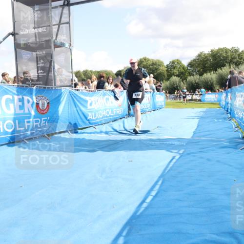 25.08.2024 - Elbe Triathlon Hamburg H.Heesch http://msf.ph/oto/6873619 25.08.2024 12:00:11 Ziel 789, 1573 meine-sportfotos.de
