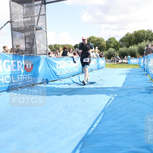 25.08.2024 - Elbe Triathlon Hamburg H.Heesch http://msf.ph/oto/6873624 25.08.2024 12:00:11 Ziel 789, 1573 meine-sportfotos.de