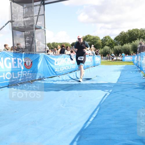 25.08.2024 - Elbe Triathlon Hamburg H.Heesch http://msf.ph/oto/6873629 25.08.2024 12:00:11 Ziel 789, 1573 meine-sportfotos.de