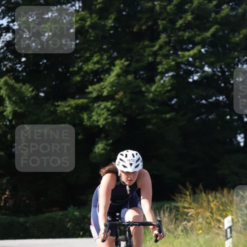 25.08.2024 - Elbe Triathlon Hamburg Fuchs,  Jonas http://msf.ph/oto/6873633 25.08.2024 11:22:40 Radfahren 1667, 1696, 1679, 1612 meine-sportfotos.de