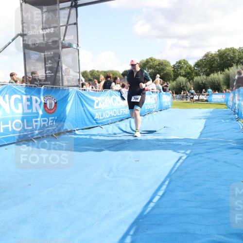 25.08.2024 - Elbe Triathlon Hamburg H.Heesch http://msf.ph/oto/6873634 25.08.2024 12:00:11 Ziel 789, 1573 meine-sportfotos.de