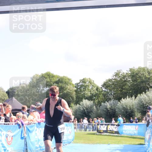 25.08.2024 - Elbe Triathlon Hamburg H.Heesch http://msf.ph/oto/6873635 25.08.2024 11:38:17 Ziel 276, 756 meine-sportfotos.de