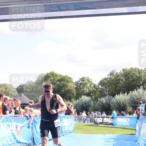 25.08.2024 - Elbe Triathlon Hamburg H.Heesch http://msf.ph/oto/6873646 25.08.2024 11:38:18 Ziel 224, 562, 756 meine-sportfotos.de