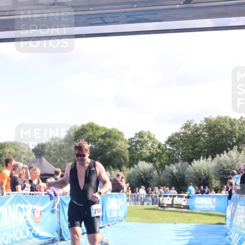 25.08.2024 - Elbe Triathlon Hamburg H.Heesch http://msf.ph/oto/6873651 25.08.2024 11:38:18 Ziel 224, 562, 756 meine-sportfotos.de