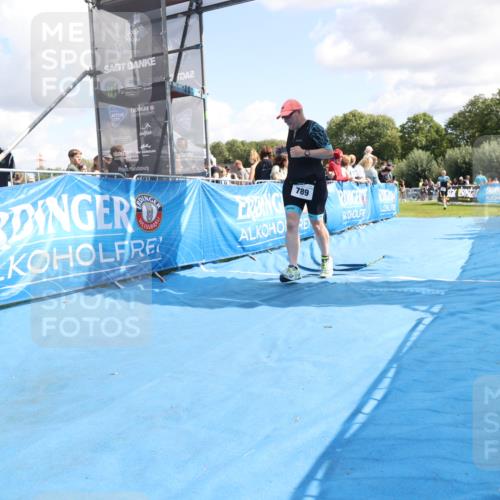 25.08.2024 - Elbe Triathlon Hamburg H.Heesch http://msf.ph/oto/6873653 25.08.2024 12:00:11 Ziel 789, 1573 meine-sportfotos.de