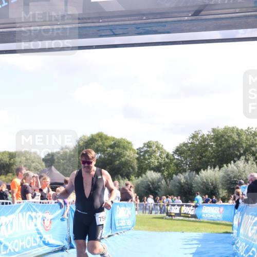 25.08.2024 - Elbe Triathlon Hamburg H.Heesch http://msf.ph/oto/6873655 25.08.2024 11:38:18 Ziel 224, 562, 756 meine-sportfotos.de