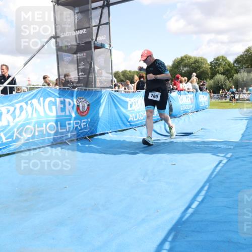 25.08.2024 - Elbe Triathlon Hamburg H.Heesch http://msf.ph/oto/6873663 25.08.2024 12:00:11 Ziel 789, 1573 meine-sportfotos.de