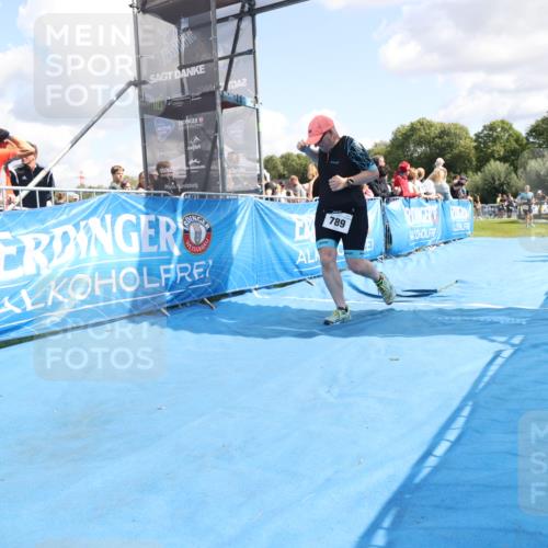 25.08.2024 - Elbe Triathlon Hamburg H.Heesch http://msf.ph/oto/6873671 25.08.2024 12:00:11 Ziel 789, 1573 meine-sportfotos.de