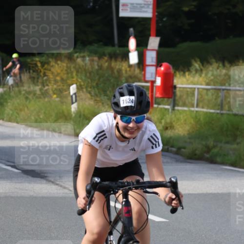 25.08.2024 - Elbe Triathlon Hamburg Fuchs,  Jonas http://msf.ph/oto/6873676 25.08.2024 11:22:56 Radfahren 1649, 1531, 1624 meine-sportfotos.de