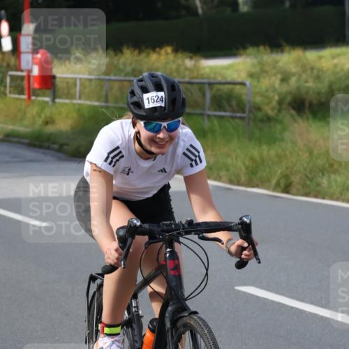 25.08.2024 - Elbe Triathlon Hamburg Fuchs,  Jonas http://msf.ph/oto/6873684 25.08.2024 11:22:56 Radfahren 1649, 1531, 1624 meine-sportfotos.de
