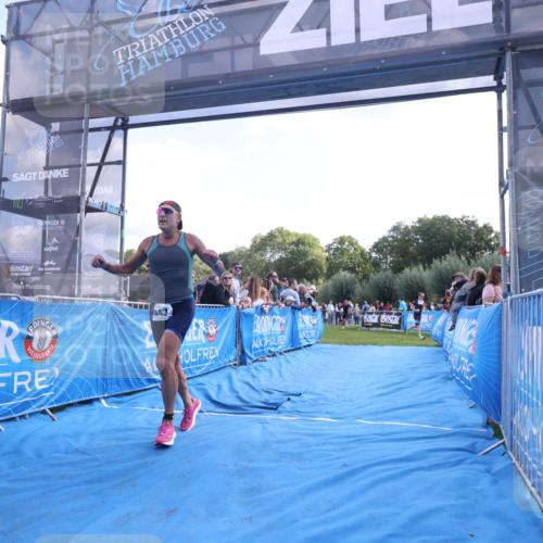 25.08.2024 - Elbe Triathlon Hamburg H.Heesch http://msf.ph/oto/6873755 25.08.2024 11:11:15 Ziel 421, 443, 659 meine-sportfotos.de