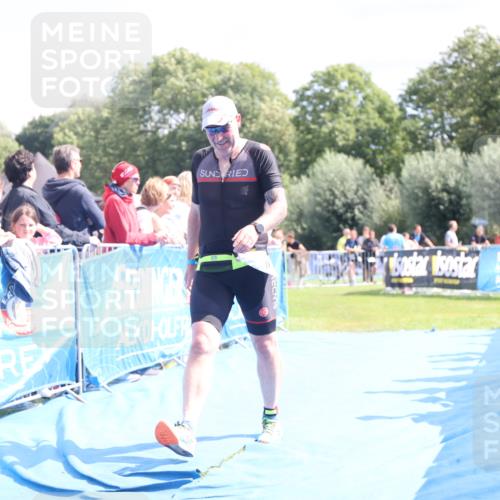 25.08.2024 - Elbe Triathlon Hamburg H.Heesch http://msf.ph/oto/6873764 25.08.2024 12:00:35 Ziel 1450 meine-sportfotos.de