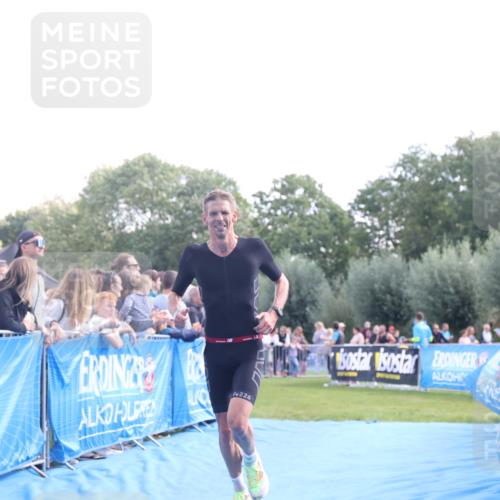 25.08.2024 - Elbe Triathlon Hamburg H.Heesch http://msf.ph/oto/6873765 25.08.2024 11:11:21 Ziel 421, 443 meine-sportfotos.de