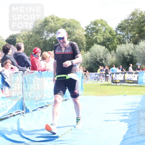 25.08.2024 - Elbe Triathlon Hamburg H.Heesch http://msf.ph/oto/6873768 25.08.2024 12:00:35 Ziel 1450 meine-sportfotos.de