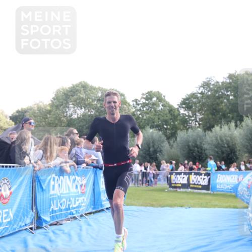 25.08.2024 - Elbe Triathlon Hamburg H.Heesch http://msf.ph/oto/6873769 25.08.2024 11:11:21 Ziel 421, 443 meine-sportfotos.de