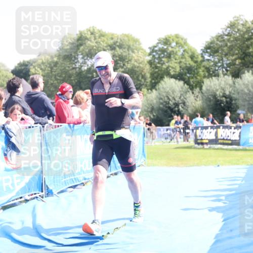 25.08.2024 - Elbe Triathlon Hamburg H.Heesch http://msf.ph/oto/6873772 25.08.2024 12:00:35 Ziel 1450 meine-sportfotos.de