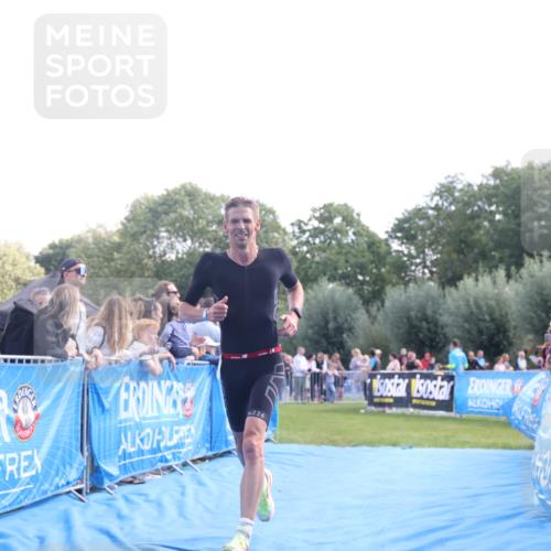 25.08.2024 - Elbe Triathlon Hamburg H.Heesch http://msf.ph/oto/6873775 25.08.2024 11:11:21 Ziel 421, 443 meine-sportfotos.de