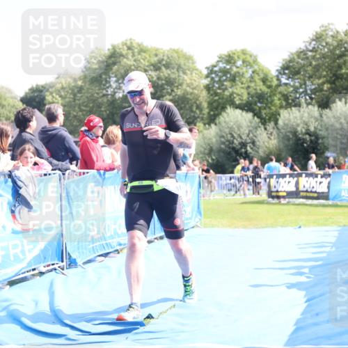 25.08.2024 - Elbe Triathlon Hamburg H.Heesch http://msf.ph/oto/6873778 25.08.2024 12:00:35 Ziel 1450 meine-sportfotos.de