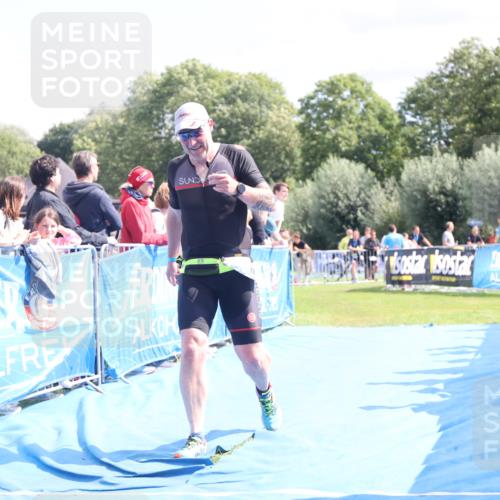 25.08.2024 - Elbe Triathlon Hamburg H.Heesch http://msf.ph/oto/6873782 25.08.2024 12:00:35 Ziel 1450 meine-sportfotos.de