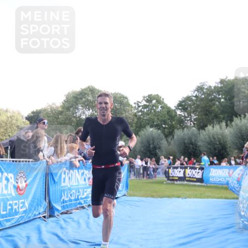 25.08.2024 - Elbe Triathlon Hamburg H.Heesch http://msf.ph/oto/6873783 25.08.2024 11:11:21 Ziel 421, 443 meine-sportfotos.de