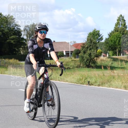 25.08.2024 - Elbe Triathlon Hamburg Fuchs,  Jonas http://msf.ph/oto/6873796 25.08.2024 11:24:00 Radfahren 1709, 1635, 1494 meine-sportfotos.de