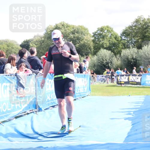 25.08.2024 - Elbe Triathlon Hamburg H.Heesch http://msf.ph/oto/6873798 25.08.2024 12:00:35 Ziel 1450 meine-sportfotos.de