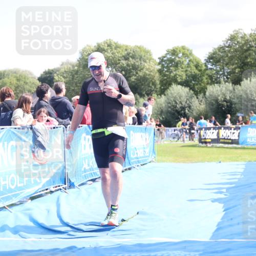 25.08.2024 - Elbe Triathlon Hamburg H.Heesch http://msf.ph/oto/6873800 25.08.2024 12:00:35 Ziel 1450 meine-sportfotos.de