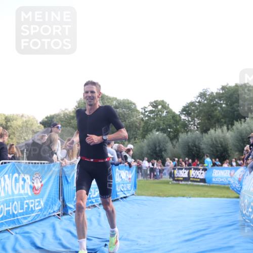 25.08.2024 - Elbe Triathlon Hamburg H.Heesch http://msf.ph/oto/6873802 25.08.2024 11:11:21 Ziel 421, 443 meine-sportfotos.de