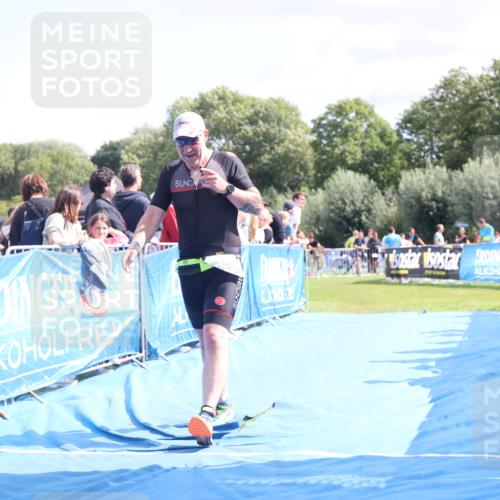 25.08.2024 - Elbe Triathlon Hamburg H.Heesch http://msf.ph/oto/6873808 25.08.2024 12:00:35 Ziel 1450 meine-sportfotos.de